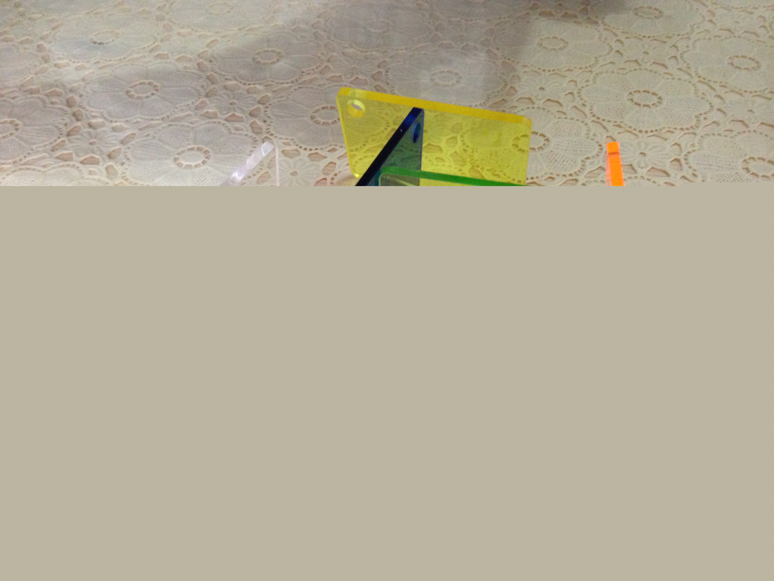 所属概念板块包括：小盘、小盘均衡、太阳能（光伏）、精装修、低价等