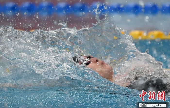 叶诗文与傅园慧亮相全国