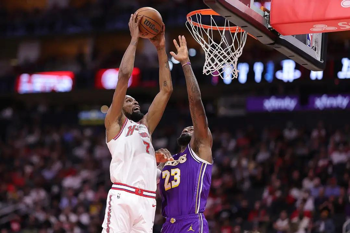 杜兰特两战负湖人陷困境 詹姆斯养生打法掀热议