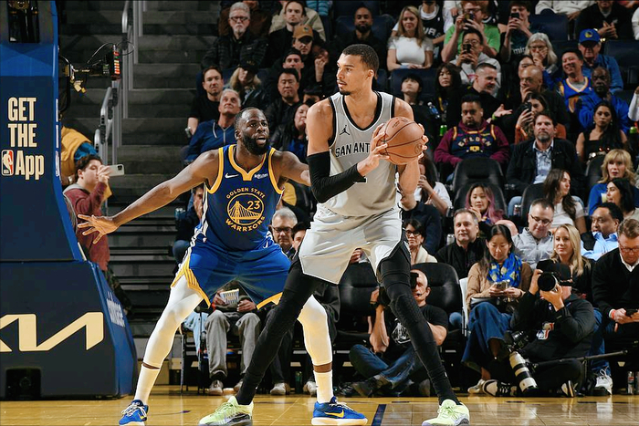 文班统治力碾压亚历山大 数据登顶联盟第一