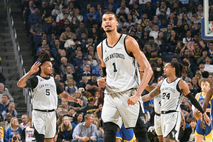 文班统治力碾压亚历山大 数据登顶联盟第一