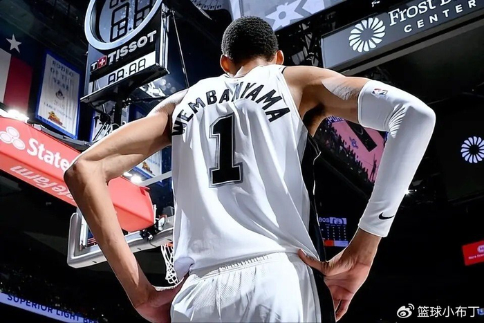 文班统治力碾压亚历山大 数据登顶联盟第一