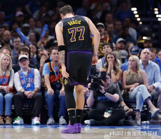 东契奇伤退雷霆大胜湖人失误成败因