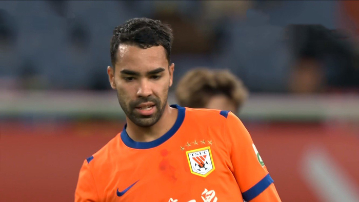 克雷桑伤退暴露泰山队阵容隐患，年轻球员难获