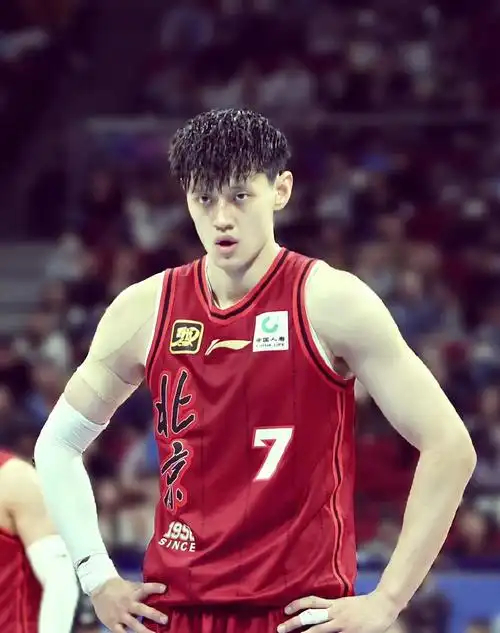 北京首钢伤病困扰深陷困境，曾凡博伤情成关键