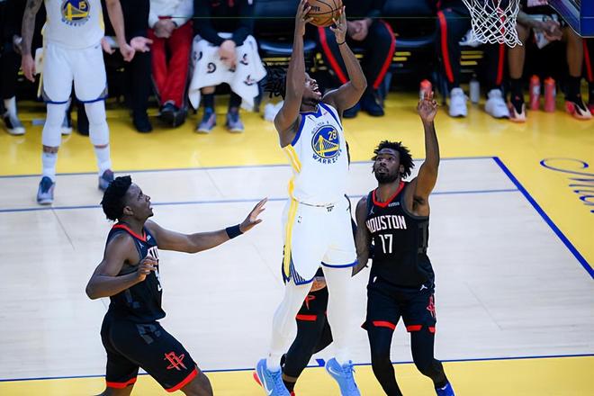 火箭117-116险胜勇士 新援巴锡首秀贡献5分4篮板