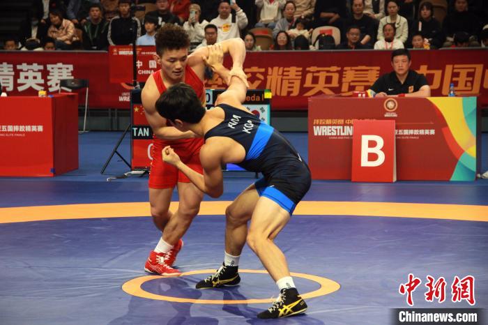 陕西省体育馆举行的2024中国—中亚五国摔跤精英